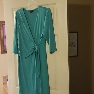 Pale green 3/4 sleeve dress